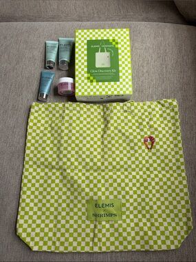 ELEMIS Glow Discovery Set with Lime Green and White Check Tote